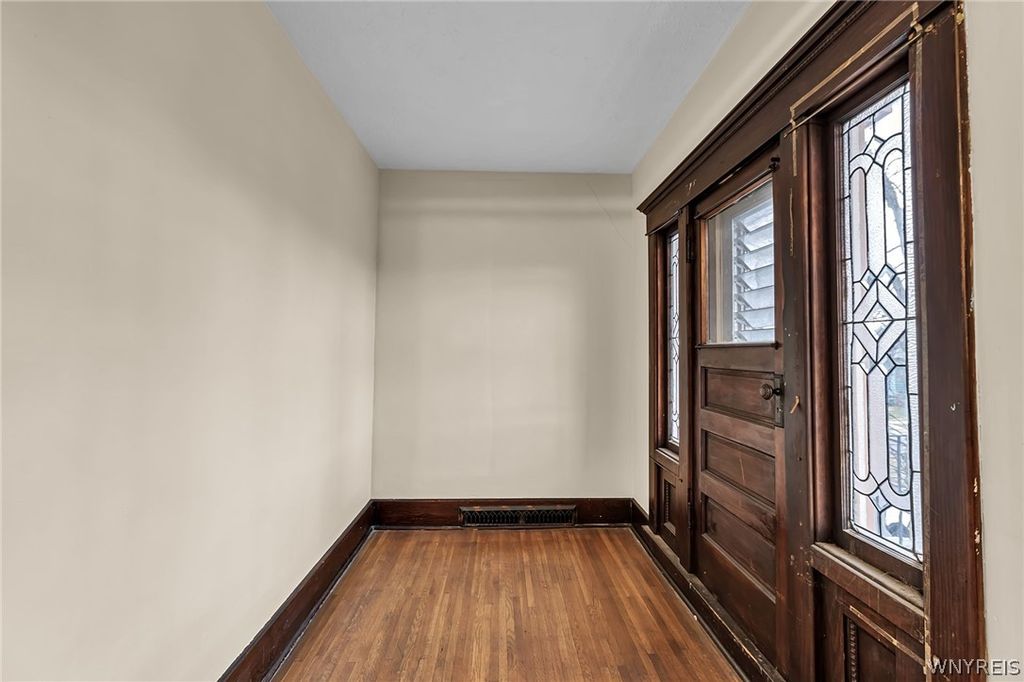 Photo of 42 Linden Park, Buffalo, NY 14208 (MLS # B1668203)