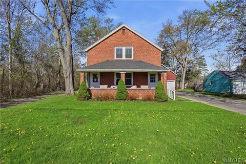 Photo of 6178 Mckinley Parkway, Hamburg, NY 14075 (MLS # B1678823)
