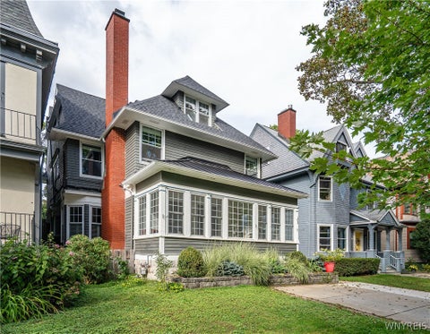 Photo of 103 Highland Avenue, Buffalo, NY 14222 (MLS # B1716389)