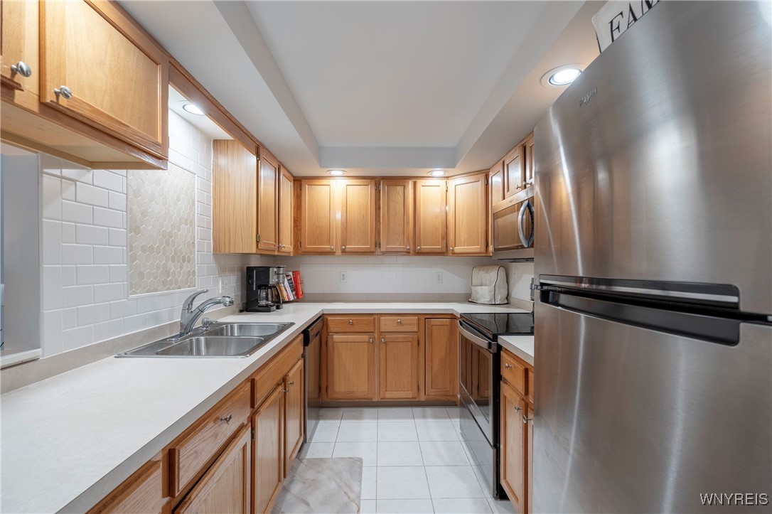 121 Olde Stone Lane, Lancaster, New York image 12