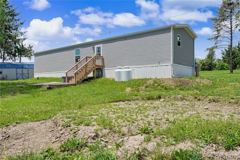 Tiny photo for 2011 Edmunds Road, Freedom, NY 14065 (MLS # B1690238)