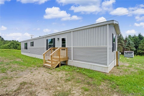 Tiny photo for 2011 Edmunds Road, Freedom, NY 14065 (MLS # B1690238)