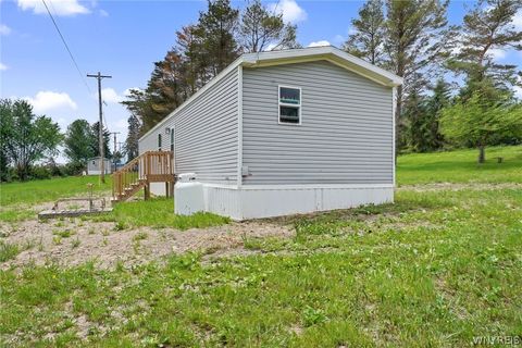 Tiny photo for 2011 Edmunds Road, Freedom, NY 14065 (MLS # B1690238)
