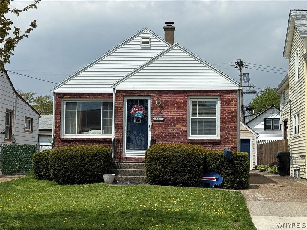 Photo of 321 Washington Avenue, Tonawanda, NY 14217 (MLS # B1679886)