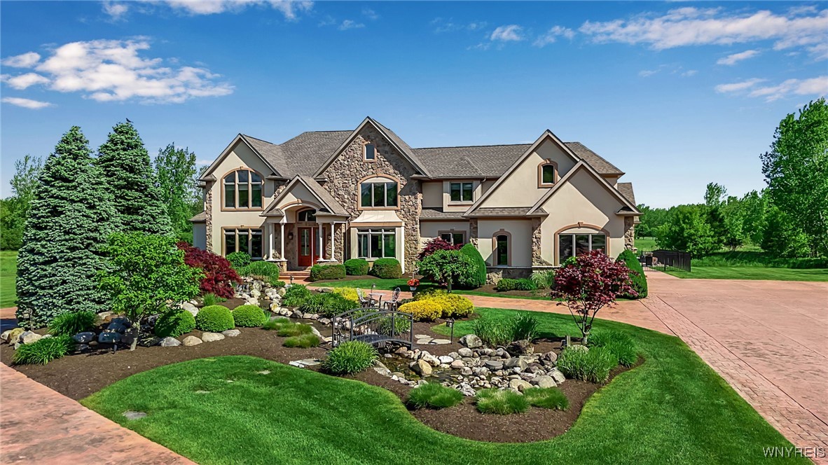 35 Pinegrove Court, Elma, New York image 1