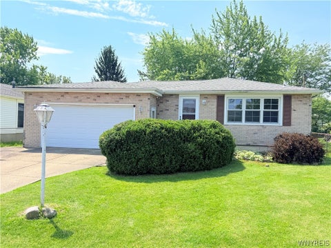 Homes For Sale - 3920 Brian Court<br/> Hamburg, NY 14075