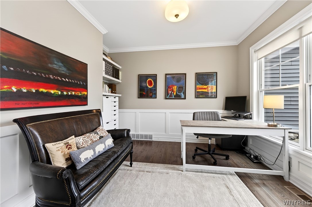 5527 Meadowglen Drive