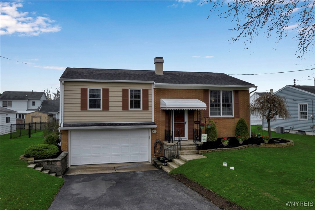 42 Markey Avenue, Lancaster, New York image 1