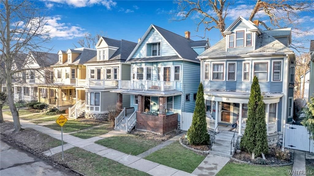 Photo of 175 St James Place, Buffalo, NY 14222 (MLS # B1667808)