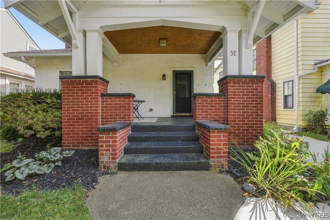 32 North Drive