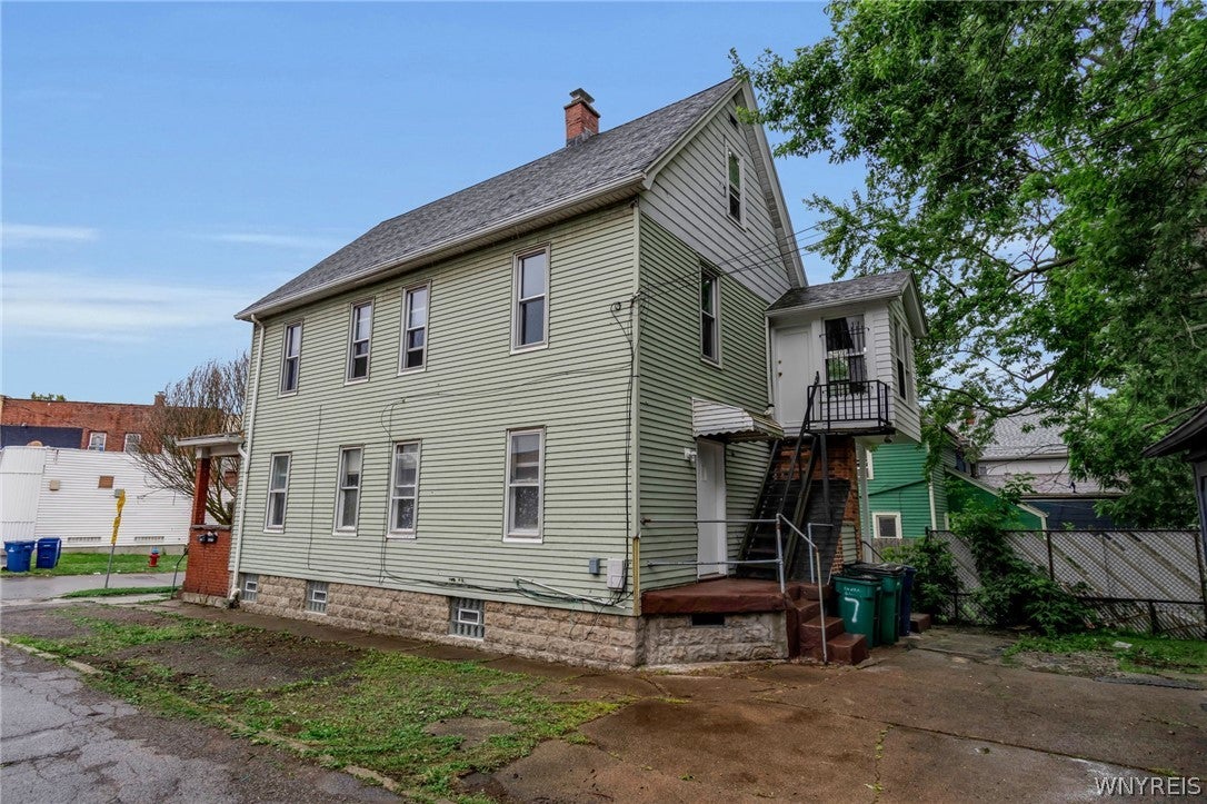 7 Custer Street