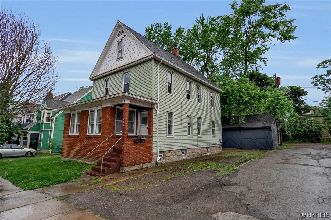7 Custer Street