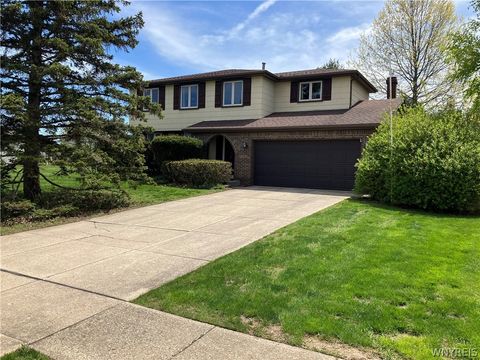 Photo of 10 Pheasant Run Lane, Lancaster, NY 14086 (MLS # B1680940)