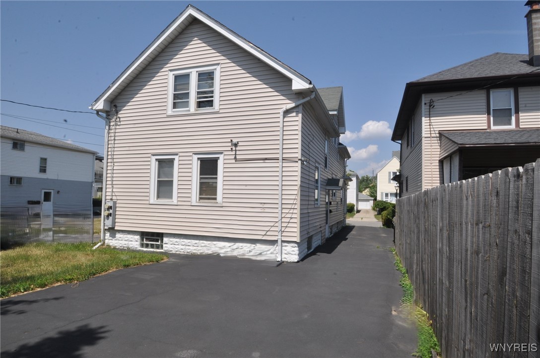 130 W Hazeltine Avenue