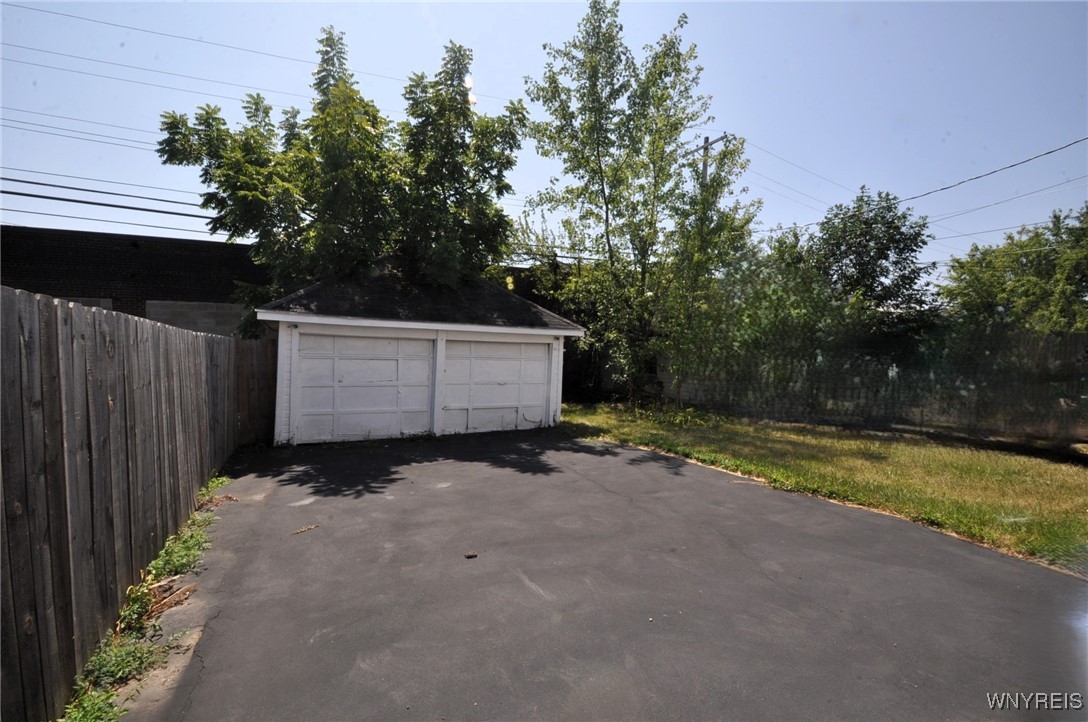 130 W Hazeltine Avenue