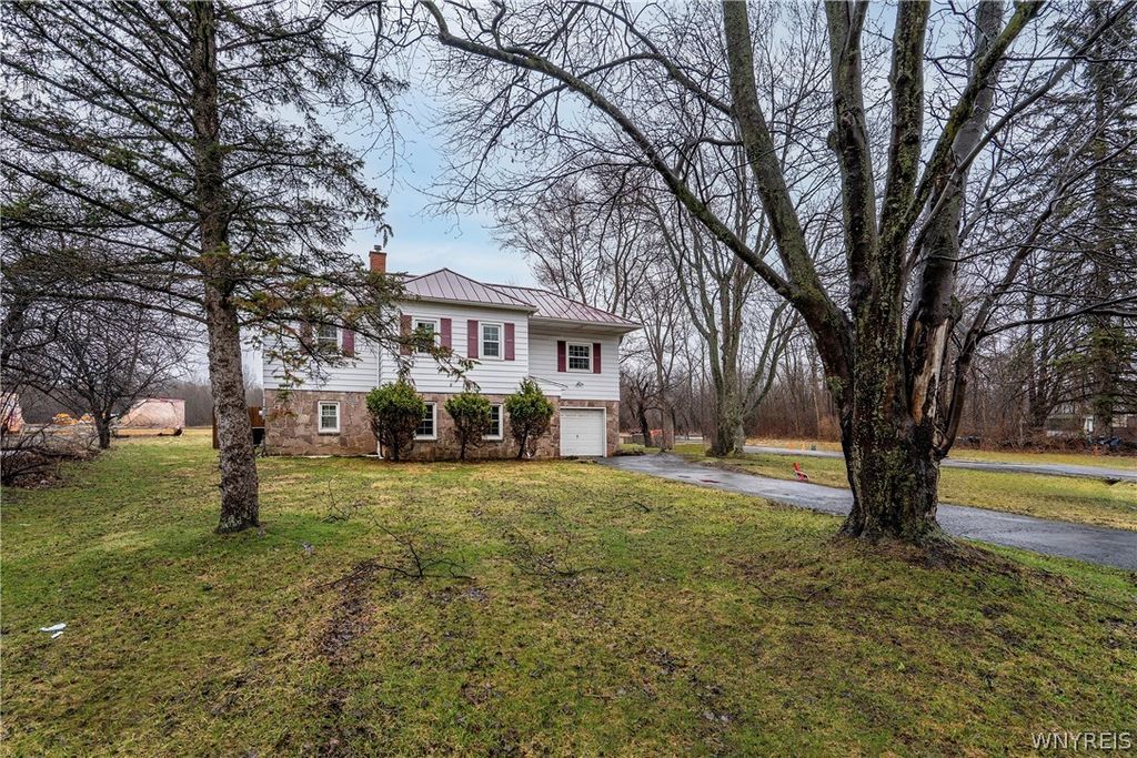 Photo of 8465 Transit Road, Clarence, NY 14051 (MLS # B1666699)