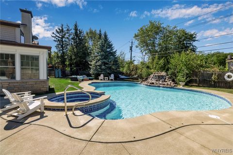 Tiny photo for 40 Waterford Park, Amherst, NY 14221 (MLS # B1655641)