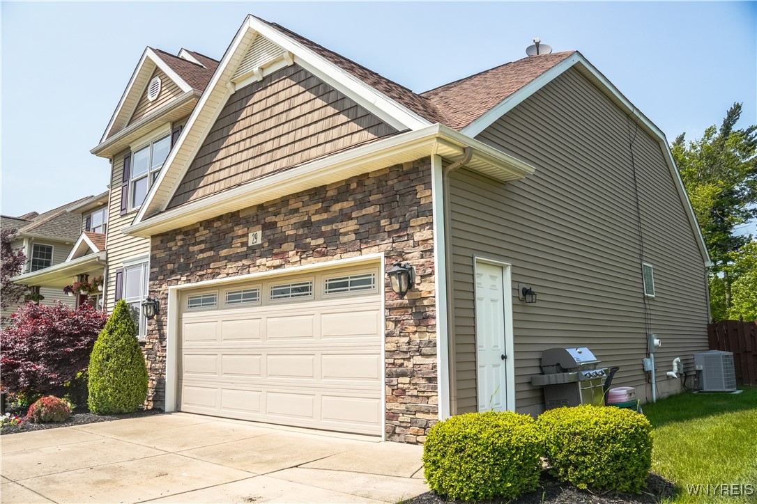 29 Worthington Lane, Lancaster, New York image 3