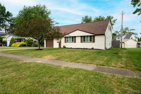 Homes For Sale - 5068 Chapman Parkway<br/> Hamburg, NY 14075