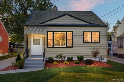 Photo of 38 Riverview Place, Buffalo, NY 14210 (MLS # B1724182)