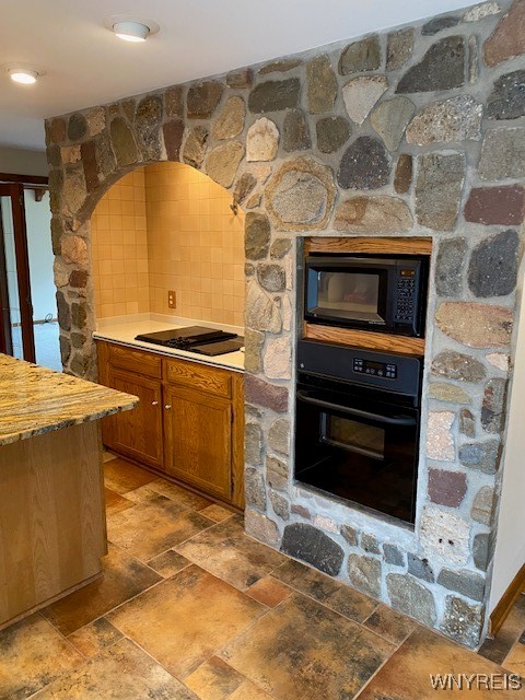 25 Springcreek Drive, Orchard Park, New York image 2