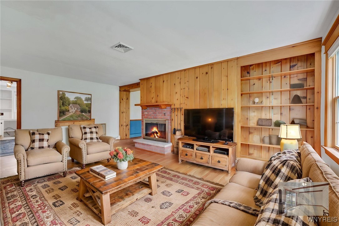 305 Paradise Road