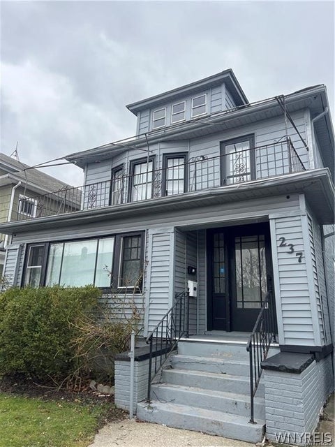 Photo of 237 Tacoma Avenue #2nd FLOOR, Buffalo, NY 14216 (MLS # B1711696)