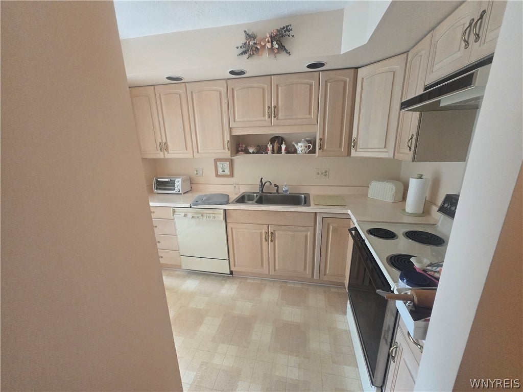 8 Thomasville Drive