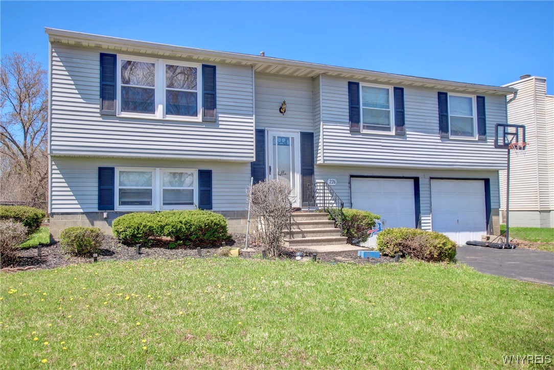 226 Oakhill Drive, Hamburg, New York image 1