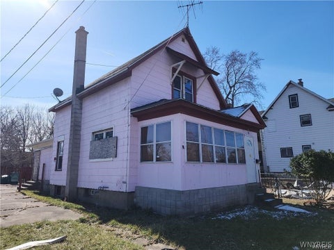 Homes For Sale - 811 Cedar Avenue<br/> Niagara Falls, NY 14301
