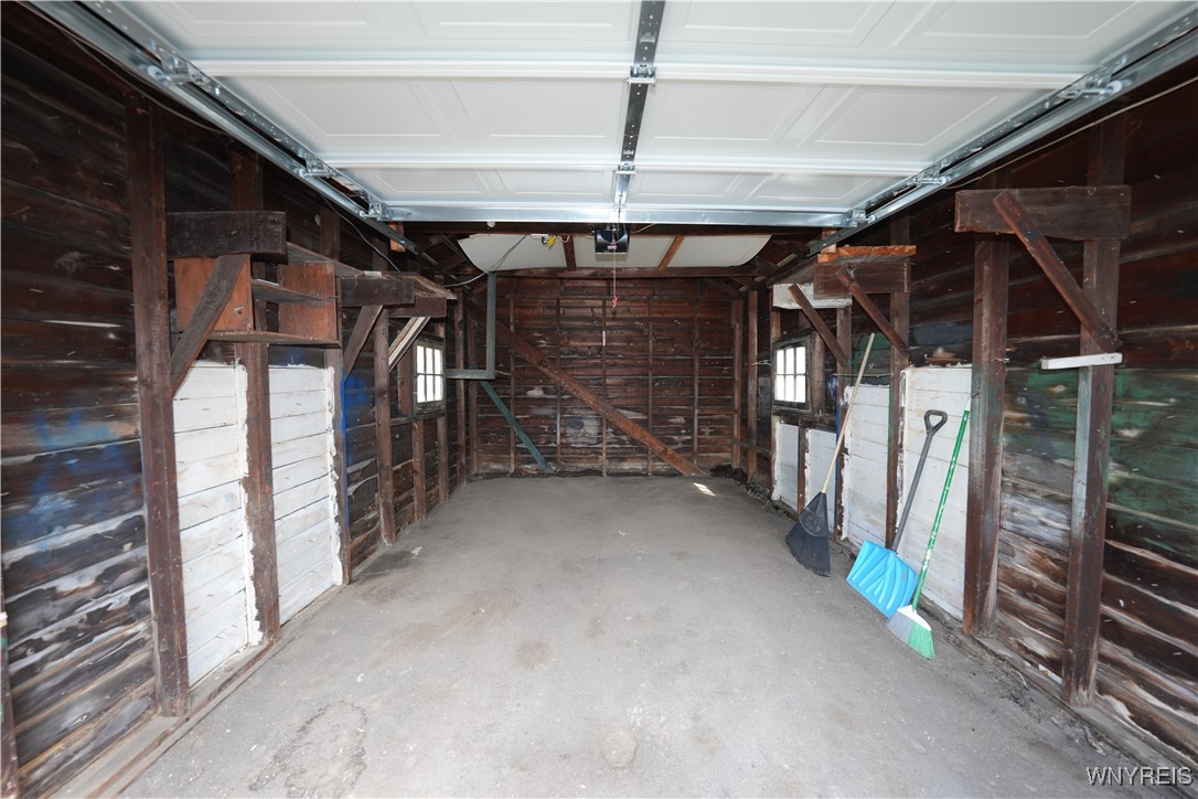 562 E Thompson Street, North Tonawanda, New York image 35