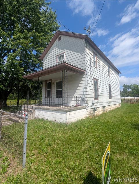 Homes For Sale - 1304 Centre Avenue<br/> Niagara County, Niagara Falls, NY 14305