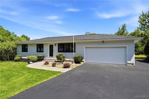 Tiny photo for 5495 Irish Road, Pendleton, NY 14120 (MLS # B1686382)