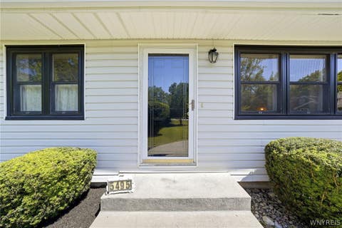 Tiny photo for 5495 Irish Road, Pendleton, NY 14120 (MLS # B1686382)