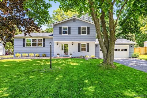 Photo of 8 Putnam Cir CIR, Perinton, NY 14450 (MLS # B1684918)