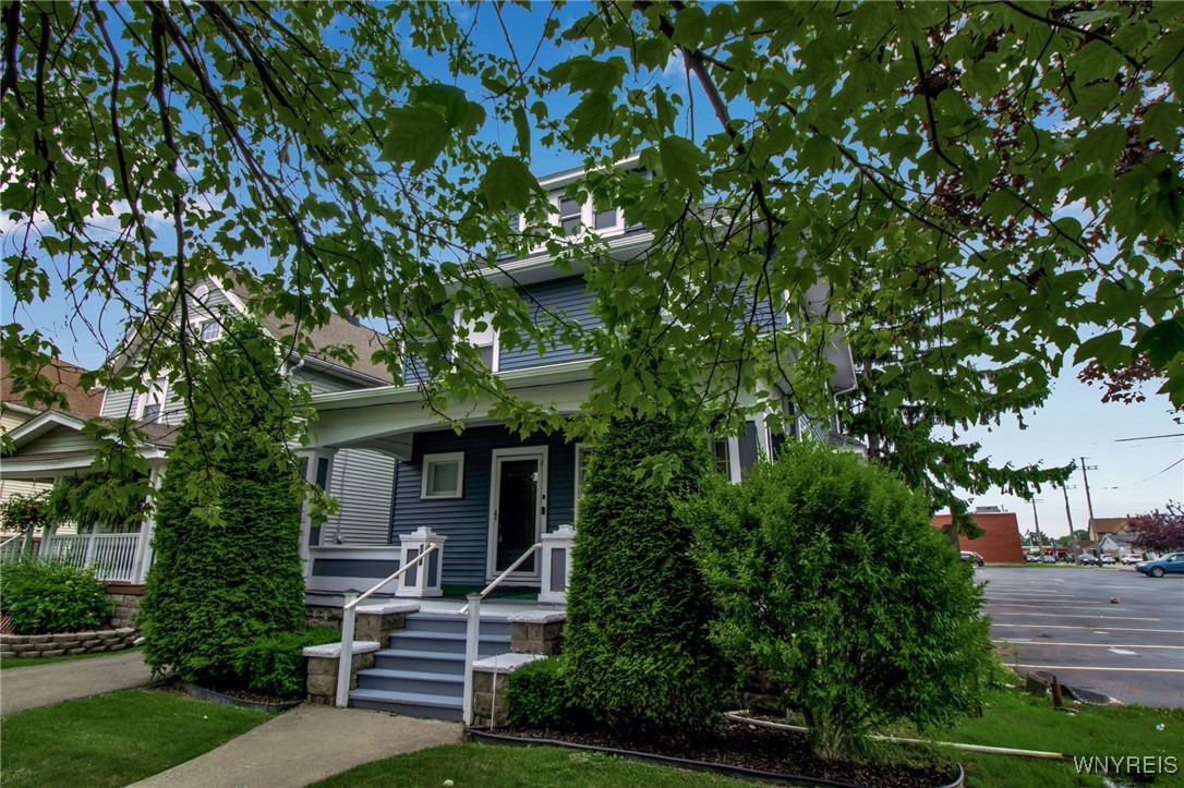 164 Montrose Avenue