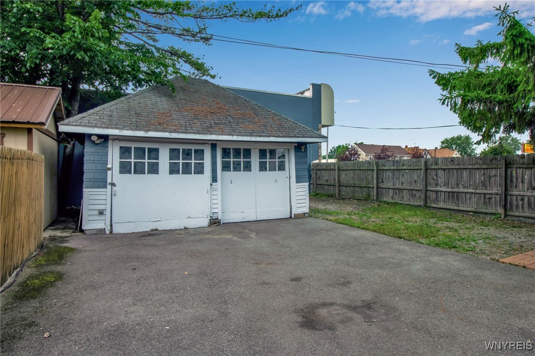 164 Montrose Avenue