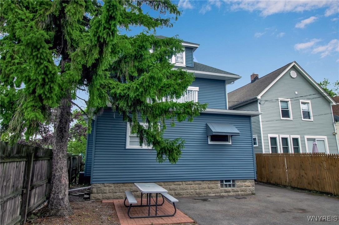 164 Montrose Avenue