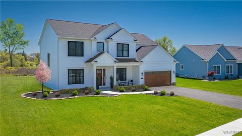 Photo of 6 Fieldstream Lane, Lancaster, NY 14086 (MLS # B1659751)