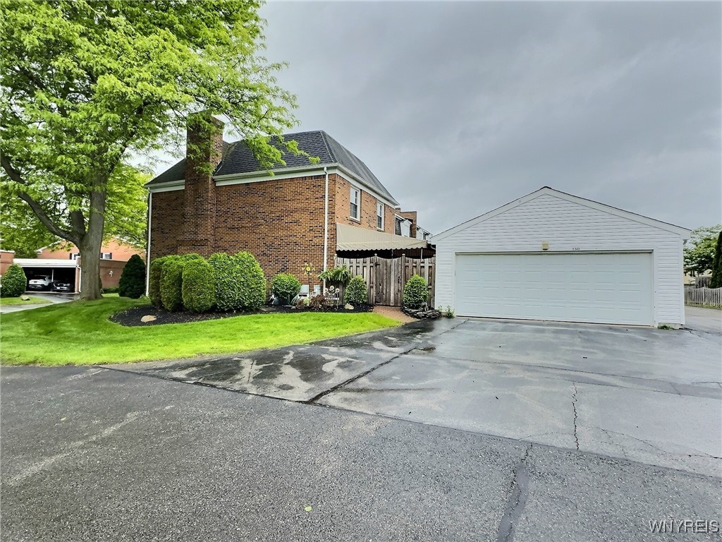 150 Hickory Hill Road, Amherst, New York image 2