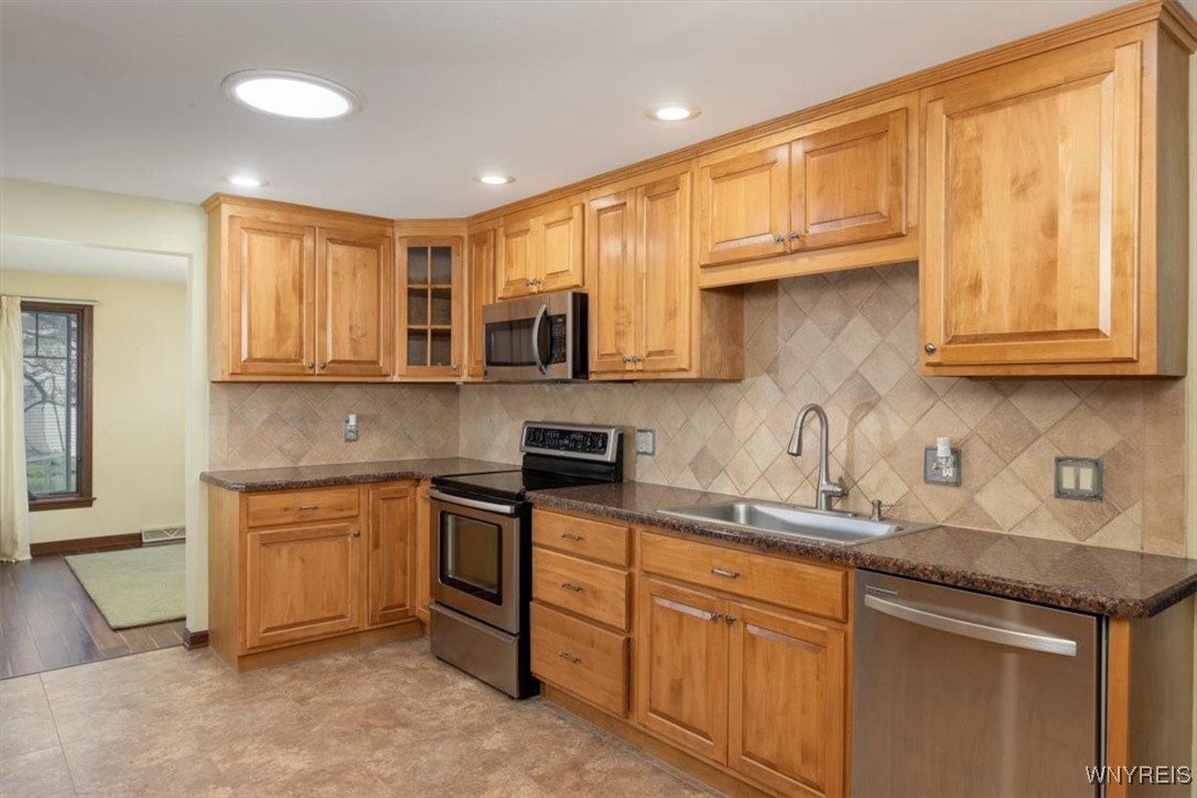 23 Bittersweet Lane, Orchard Park, New York image 9