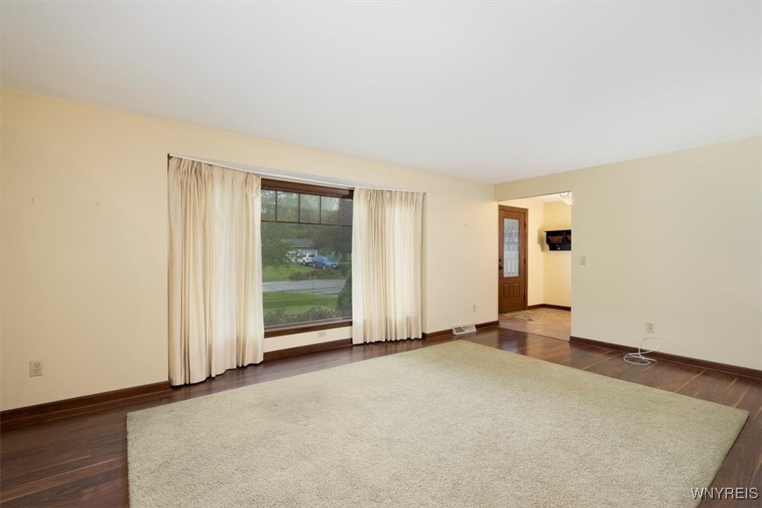 23 Bittersweet Lane, Orchard Park, New York image 5