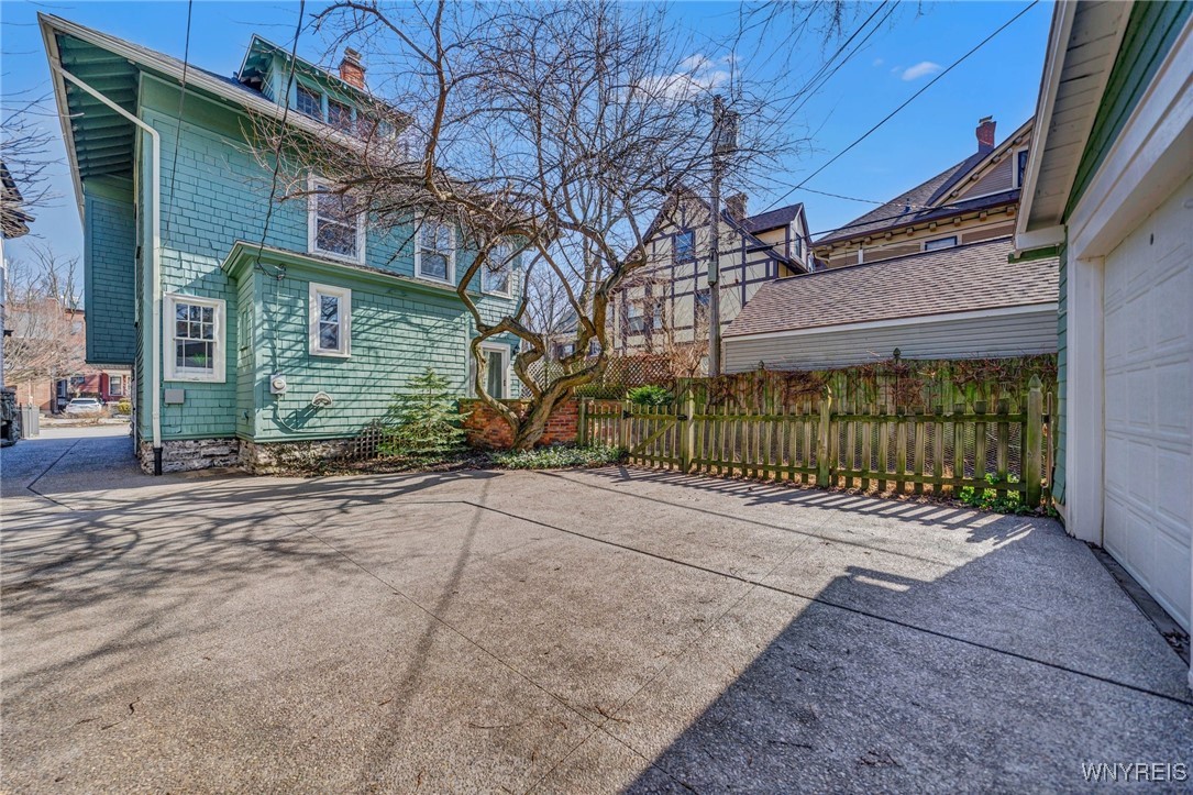 14 Dorchester Road, Buffalo, New York image 45