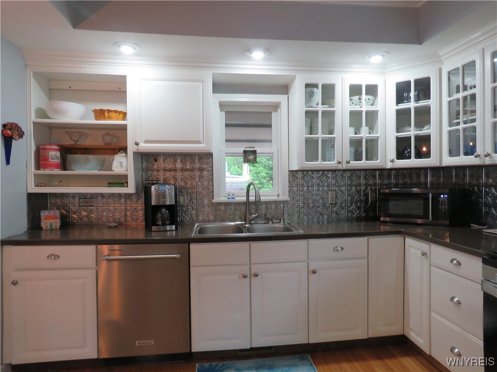 77 Marengo Avenue, Hamburg, New York image 3