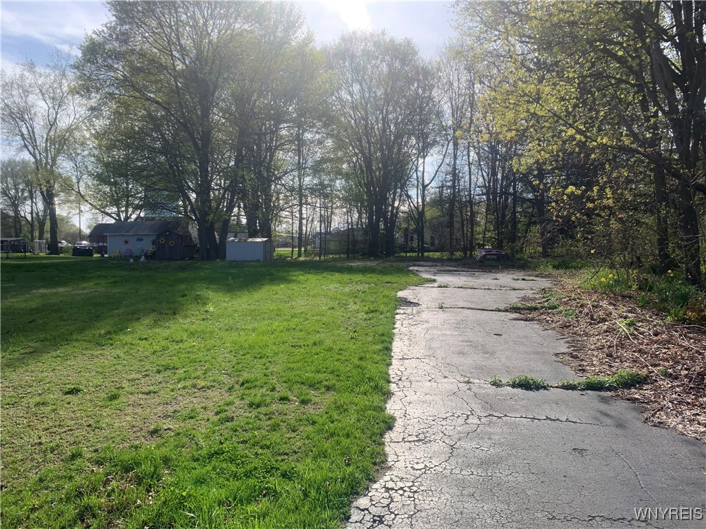 1214 Mayfield Drive, Alden, New York image 2