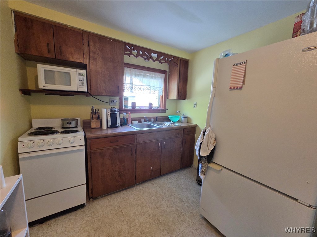 Carlton, New York 14411, United States, 1 Bedroom Bedrooms, ,1 BathroomBathrooms,Residential,Active,188626