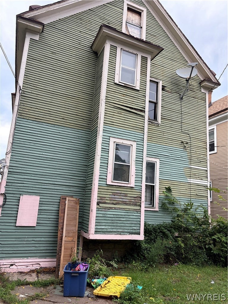 129 E Delavan Avenue S