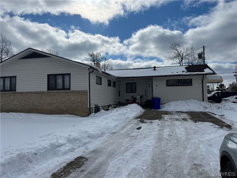 Photo of 3 Newgate Road, Amherst, NY 14226 (MLS # B1663728)