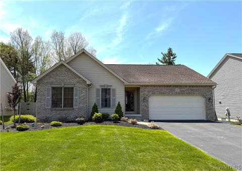 Homes For Sale - 1366 Evergreen Drive<br/> Hamburg, NY 14085