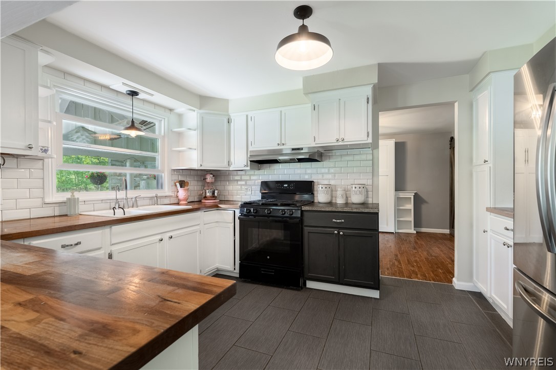 9001 Fairways Circle